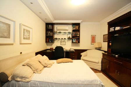 Casa à venda com 830m², 4 quartos e 4 vagasSuíte 3