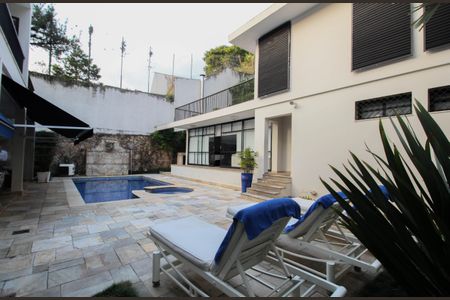 Casa à venda com 830m², 4 quartos e 4 vagasPiscina