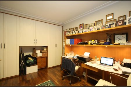 Casa à venda com 830m², 4 quartos e 4 vagasSuíte 4