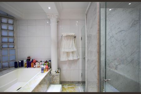 Casa à venda com 830m², 4 quartos e 4 vagasBanheiro Suíte Master