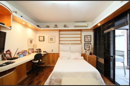 Casa à venda com 830m², 4 quartos e 4 vagasSuíte 2