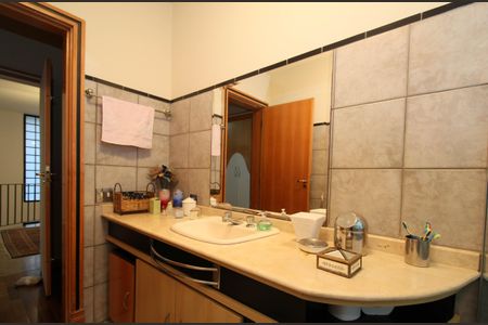 Casa à venda com 830m², 4 quartos e 4 vagasBanheiro 2