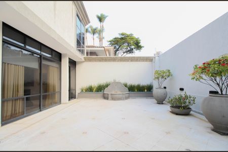 Casa à venda com 830m², 4 quartos e 4 vagasQuintal