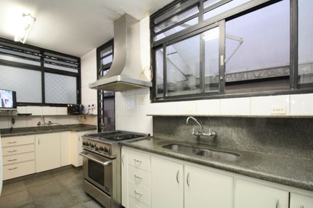 Casa à venda com 830m², 4 quartos e 4 vagasCozinha