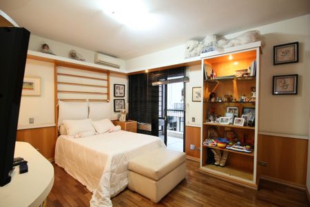 Casa à venda com 830m², 4 quartos e 4 vagasSuíte 2