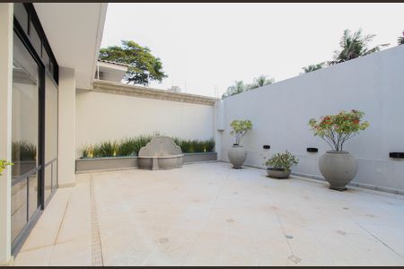 Casa à venda com 830m², 4 quartos e 4 vagasQuintal