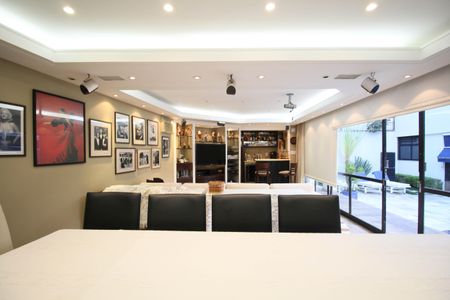 Casa à venda com 830m², 4 quartos e 4 vagasÁrea comum