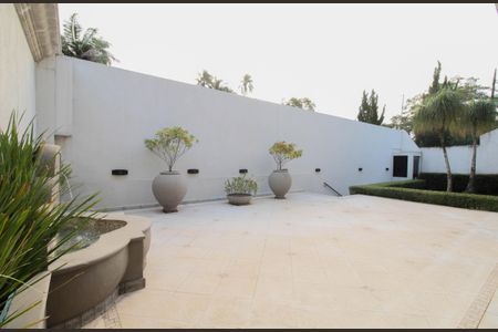 Casa à venda com 830m², 4 quartos e 4 vagasQuintal