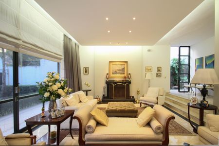 Casa à venda com 830m², 4 quartos e 4 vagasSala 1