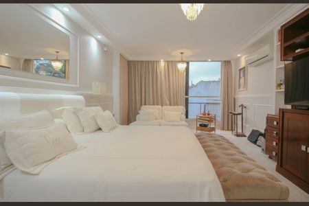 Casa à venda com 830m², 4 quartos e 4 vagasSuíte Master