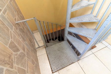 Casa para alugar com 84m², 1 quarto e sem vaga Casa para alugar com 84m², 1 quarto e sem vagaEntrada - Escada