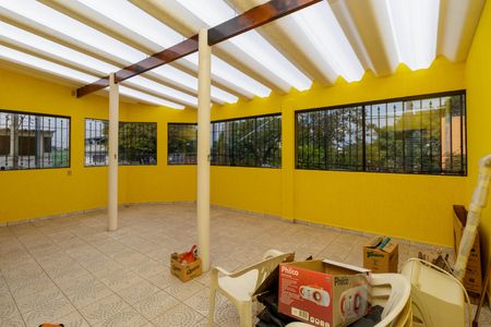 Casa à venda com 166m², 4 quartos e 2 vagas Casa à venda com 166m², 4 quartos e 2 vagasTerraço