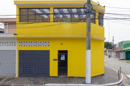 Casa à venda com 166m², 4 quartos e 2 vagas Casa à venda com 166m², 4 quartos e 2 vagasFachada