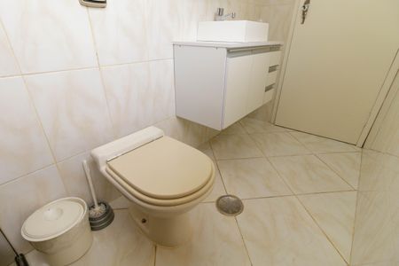 Casa à venda com 166m², 4 quartos e 2 vagas Casa à venda com 166m², 4 quartos e 2 vagasBanheiro da Suíte