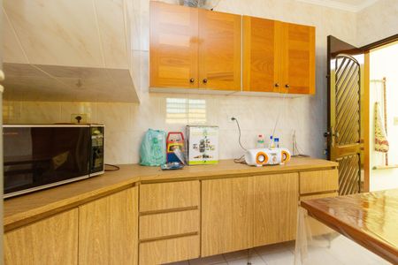 Casa à venda com 166m², 4 quartos e 2 vagas Casa à venda com 166m², 4 quartos e 2 vagasCozinha