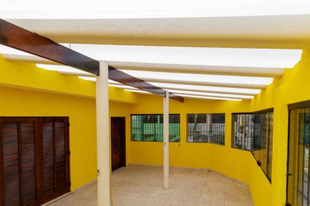 Casa à venda com 166m², 4 quartos e 2 vagas Casa à venda com 166m², 4 quartos e 2 vagasTerraço