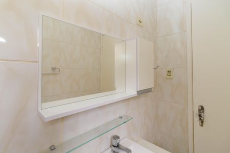 Casa à venda com 166m², 4 quartos e 2 vagas Casa à venda com 166m², 4 quartos e 2 vagasDetalhe do banheiro 2