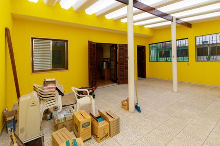 Casa à venda com 166m², 4 quartos e 2 vagas Casa à venda com 166m², 4 quartos e 2 vagasTerraço