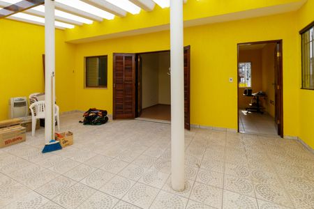 Casa à venda com 166m², 4 quartos e 2 vagas Casa à venda com 166m², 4 quartos e 2 vagasTerraço