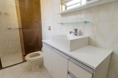 Casa à venda com 166m², 4 quartos e 2 vagas Casa à venda com 166m², 4 quartos e 2 vagasBanheiro 2