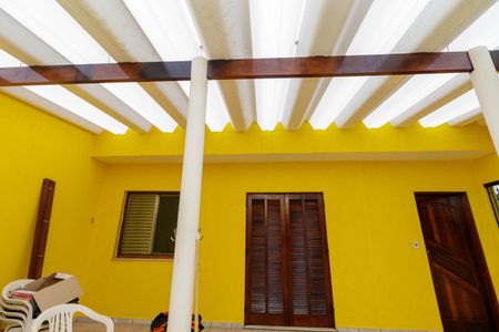 Casa à venda com 166m², 4 quartos e 2 vagas Casa à venda com 166m², 4 quartos e 2 vagasTerraço