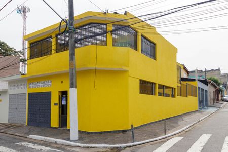 Casa à venda com 166m², 4 quartos e 2 vagas Casa à venda com 166m², 4 quartos e 2 vagasFachada