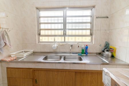 Casa à venda com 166m², 4 quartos e 2 vagas Casa à venda com 166m², 4 quartos e 2 vagasCozinha