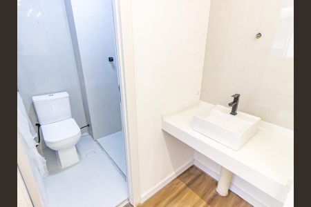 Apartamento à venda com 37m², 2 quartos e sem vaga Apartamento à venda com 37m², 2 quartos e sem vagaBanheiro Social