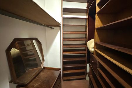 Apartamento para alugar com 146m², 3 quartos e sem vagaCloset da suíte 