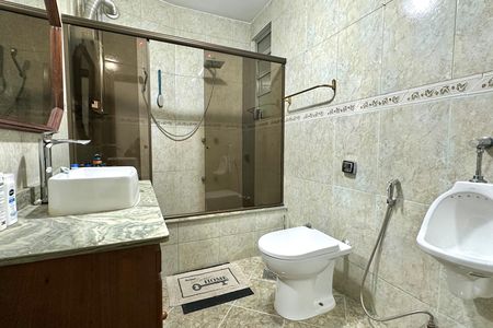 Apartamento para alugar com 146m², 3 quartos e sem vaga Apartamento para alugar com 146m², 3 quartos e sem vagaBanheiro social