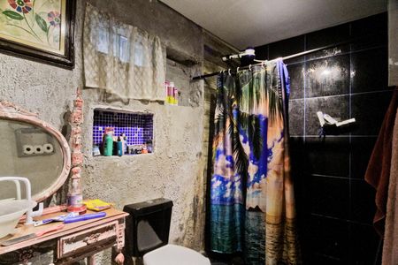 Casa à venda com 322m², 2 quartos e 4 vagasCasa 2 - banheiro