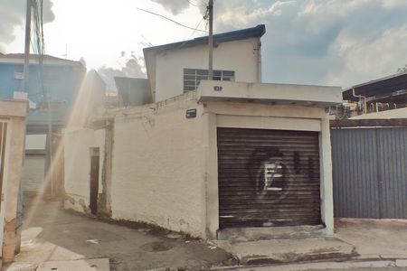 Casa à venda com 322m², 2 quartos e 4 vagasFachada + placa