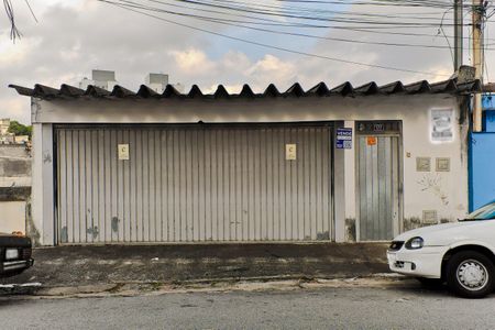 Casa à venda com 322m², 2 quartos e 4 vagasFachada + placa