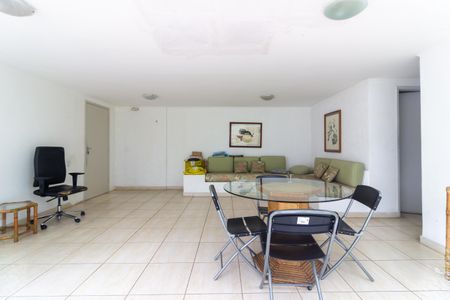 Apartamento para alugar com 60m², 1 quarto e 1 vaga Apartamento para alugar com 60m², 1 quarto e 1 vagaÁrea comum - Salão de festas