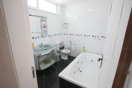 Casa de condomínio à venda com 1015m², 4 quartos e 3 vagasBanheiro da Sala