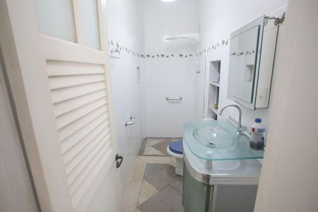 Casa de condomínio à venda com 1015m², 4 quartos e 3 vagasBanheiro da  Suíte Externa