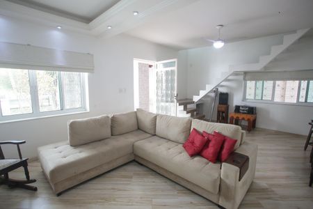 Casa de condomínio à venda com 1015m², 4 quartos e 3 vagasSala