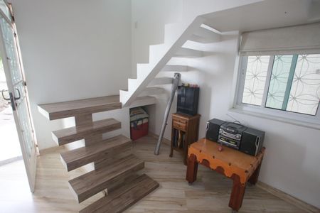 Casa de condomínio à venda com 1015m², 4 quartos e 3 vagasEscada