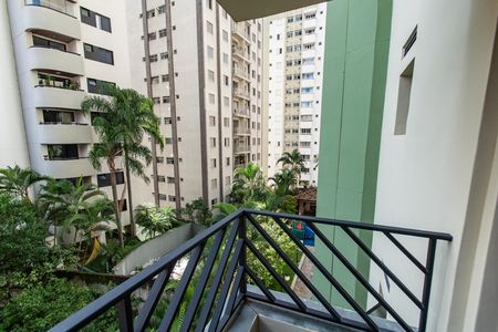 Apartamento para alugar com 93m², 3 quartos e 1 vaga Apartamento para alugar com 93m², 3 quartos e 1 vagaVaranda da suíte