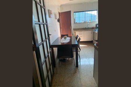 Casa à venda com 207m², 3 quartos e 6 vagas Casa à venda com 207m², 3 quartos e 6 vagasCozinha