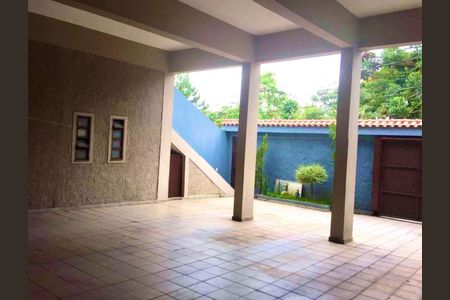 Casa à venda com 207m², 3 quartos e 6 vagas Casa à venda com 207m², 3 quartos e 6 vagasGaragem