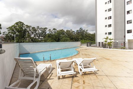 Apartamento à venda com 49m², 2 quartos e 1 vaga Apartamento à venda com 49m², 2 quartos e 1 vagaPiscina