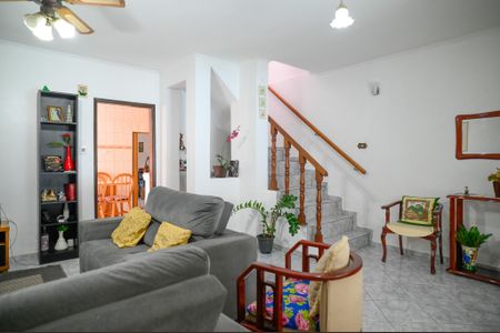 Casa à venda com 211m², 4 quartos e 2 vagasSala