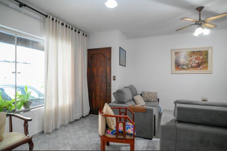 Casa à venda com 211m², 4 quartos e 2 vagasSala