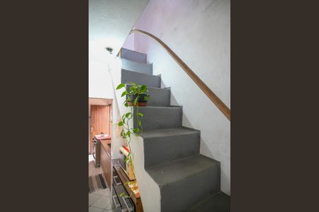 Casa à venda com 211m², 4 quartos e 2 vagasEscada