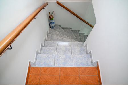 Casa à venda com 211m², 4 quartos e 2 vagasEscada