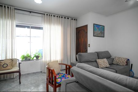 Casa à venda com 211m², 4 quartos e 2 vagasSala