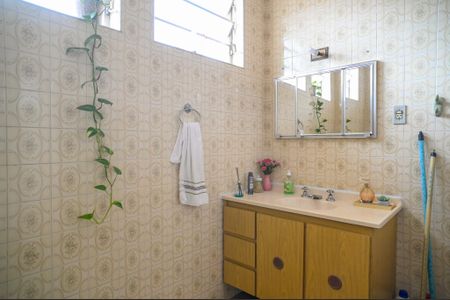 Casa à venda com 211m², 4 quartos e 2 vagasBanheiro Social