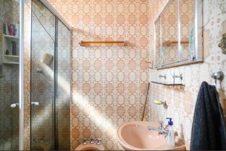 Casa à venda com 211m², 4 quartos e 2 vagasBanheiro Quarto 2 - Suite