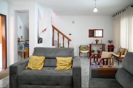 Casa à venda com 211m², 4 quartos e 2 vagasSala